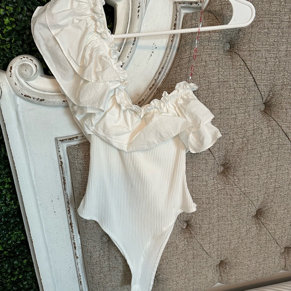 Medium ruffle white body suit
